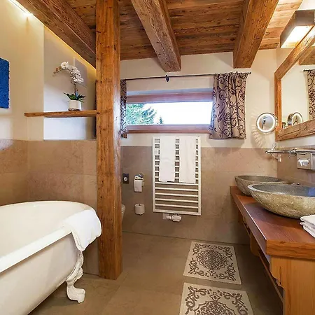 In With Mountain Views & Konigsleiten