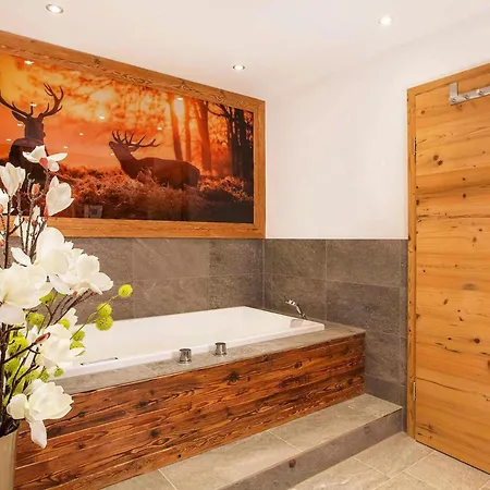 Chalet In With Mountain Views & *