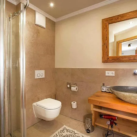 In With Mountain Views & Chalet Konigsleiten