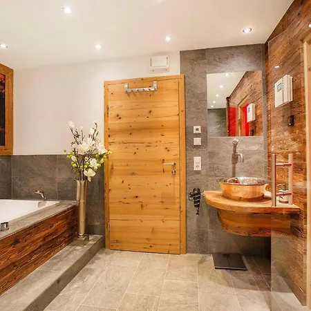 Chalet In With Mountain Views & *