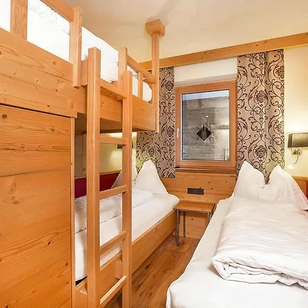 Chalet In With Mountain Views &