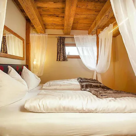 In With Mountain Views & Chalet *