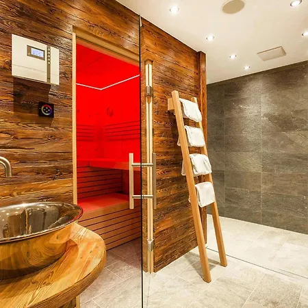 In With Mountain Views & Konigsleiten