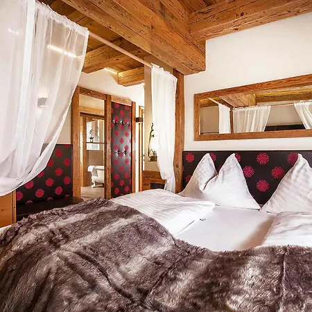 Edelweissalm, Chalet