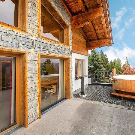 In With Mountain Views & Chalet Konigsleiten