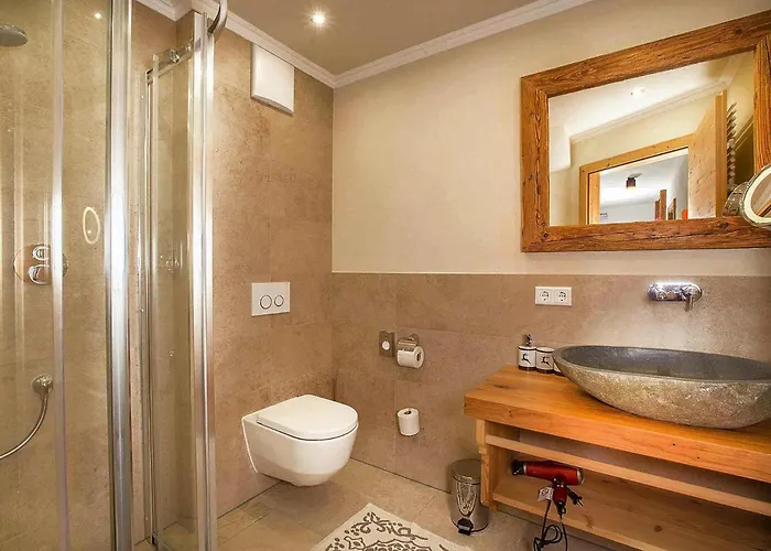 In With Mountain Views & شاليه كونيغشليتن